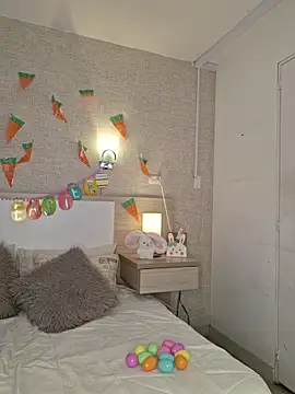 Scarlet Evanss  online show from April 1, 2026, 8:17 pm