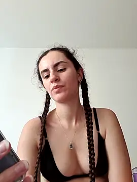 Snapshot of starlight_mo chatting on June 8, 2026, 3:12 pm starlight mo online show from June 8, 2026, 3:12 pm