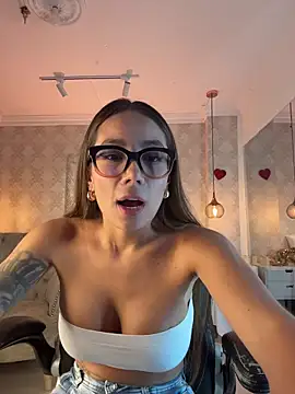 SERENAA   online show from March 25, 2026, 3:39 am