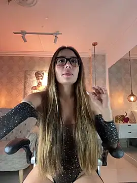 SERENAA   online show from April 15, 2026, 3:34 am