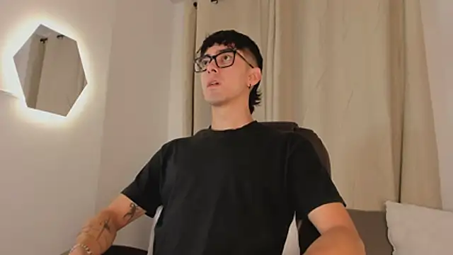 etham wolf1 online show from April 8, 2026, 5:25 pm