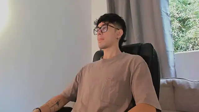 etham wolf1 online show from April 13, 2026, 5:39 pm