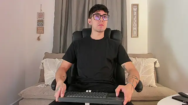 etham wolf1 online show from March 25, 2026, 5:34 pm