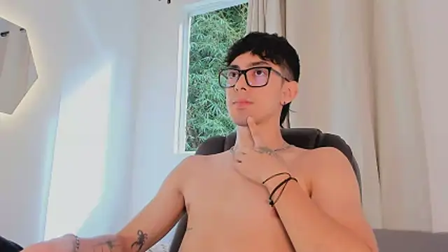 etham wolf1 online show from April 15, 2026, 8:42 pm