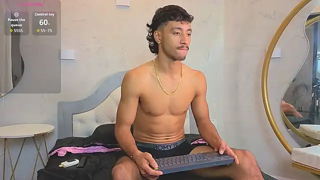 alexis stonne online show from April 13, 2026, 3:43 am