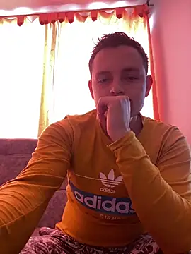 leoylia online show from March 19, 2026, 8:20 pm