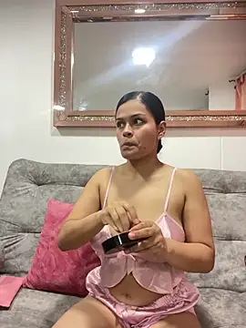 leoylia online show from April 14, 2026, 3:44 am