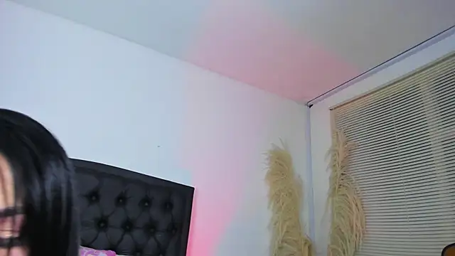 Scarlet Hiit online show from March 27, 2026, 4:43 am