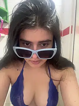 LinaEvansonn online show from April 22, 2026, 11:00 pm