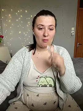 Taya lips online show from April 15, 2026, 7:14 am