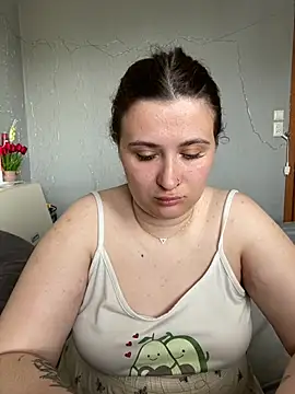 Taya lips online show from April 14, 2026, 7:57 am