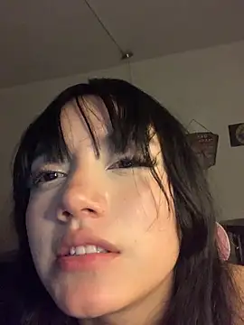 MayyBonita online show from April 12, 2026, 6:16 am