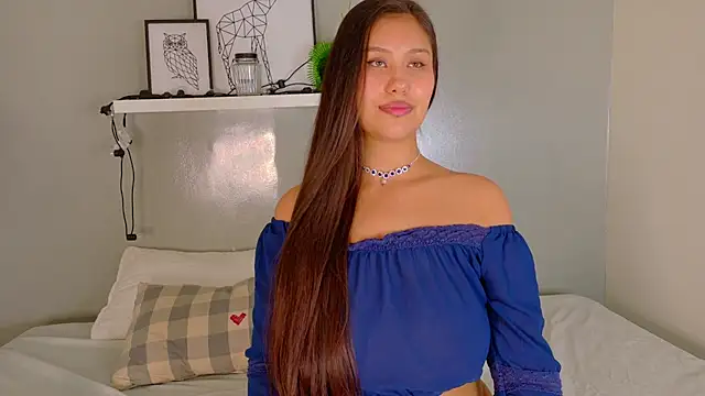 AnabelleJames   online show from April 7, 2026, 12:29 pm