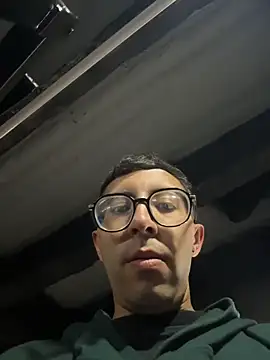 LeonBlazze online show from April 15, 2026, 1:48 pm