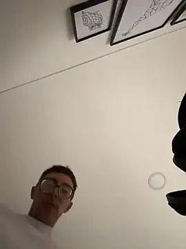 LeonBlazze online show from March 25, 2026, 12:04 pm