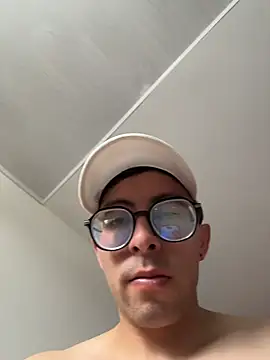 LeonBlazze online show from April 10, 2026, 8:16 pm