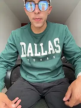 LeonBlazze online show from April 14, 2026, 8:47 pm