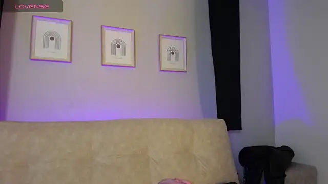 Venus Red 69 online show from April 17, 2026, 7:17 pm