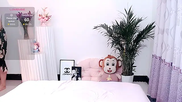 Evelyn-007 online show from March 29, 2026, 9:33 am