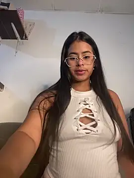 lucirganaxxx online show from March 27, 2026, 4:21 am