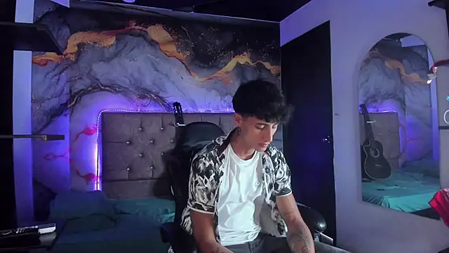 Snapshot of MaxiimoRomano_ chatting on May 16, 2026, 1:32 pm MaxiimoRomano online show from May 16, 2026, 1:32 pm