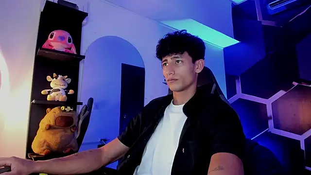 MaxiimoRomano  online show from July 15, 2026, 7:10 pm