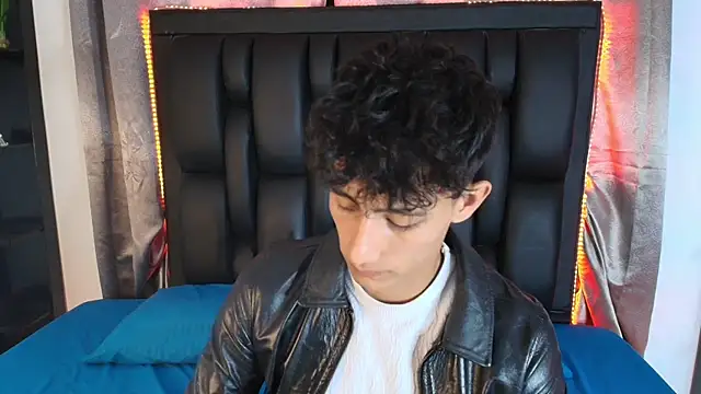 MaxiimoRomano  online show from June 19, 2026, 4:35 pm