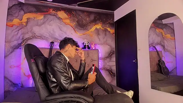 Snapshot of MaxiimoRomano_ chatting on April 27, 2026, 1:20 pm MaxiimoRomano online show from April 27, 2026, 1:20 pm
