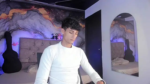 Snapshot of MaxiimoRomano_ chatting on April 23, 2026, 1:24 pm MaxiimoRomano online show from April 23, 2026, 1:24 pm