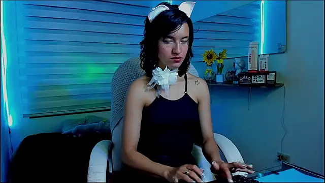 Clawdeen Hot online show from April 6, 2026, 4:46 am