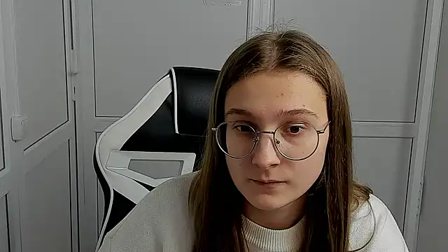 Mia kristal online show from April 17, 2026, 12:52 pm