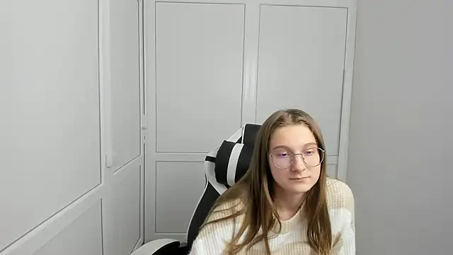 Mia kristal online show from March 27, 2026, 1:56 pm