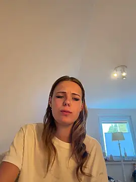 SophiaWestend online show from April 17, 2026, 6:49 am