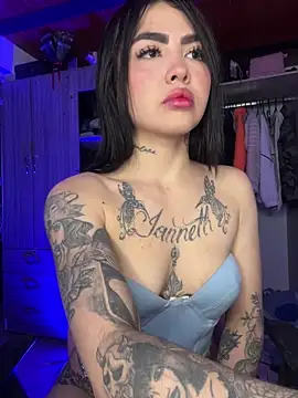 MiaHouston 23 online show from April 6, 2026, 6:03 am