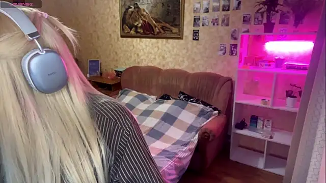 HelenaBargo online show from April 12, 2026, 4:05 am