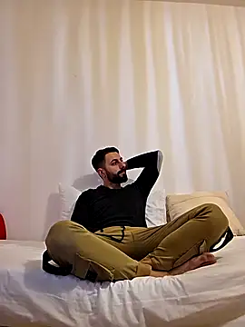 AmicisegretiITA online show from March 27, 2026, 5:47 pm