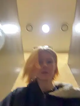 NinaParri online show from April 18, 2026, 3:31 am