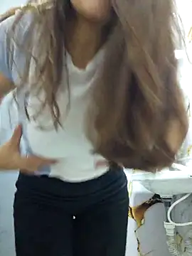 rafaella stefano online show from March 31, 2026, 10:39 am