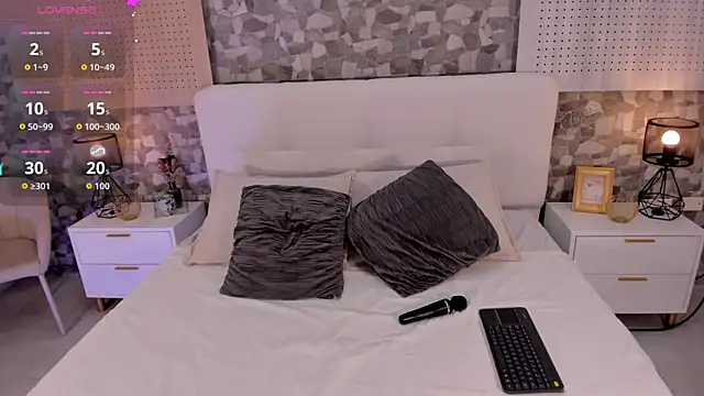 violeta hills  online show from March 31, 2026, 1:13 pm