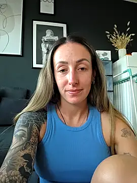 NicoleKaiser online show from April 7, 2026, 5:04 pm