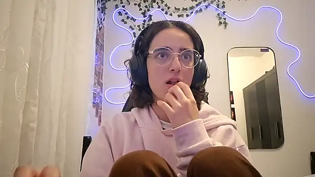 SanjuanaEytchison online show from April 14, 2026, 9:58 am