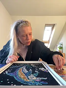 LeniMaria online show from April 7, 2026, 4:42 pm