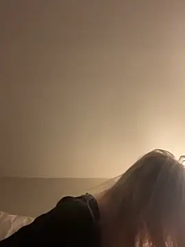 LeniMaria online show from April 1, 2026, 5:54 pm