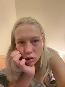 LeniMaria online show from March 22, 2026, 9:16 pm