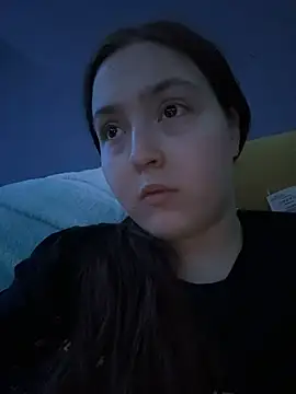 charmingggirl online show from April 16, 2026, 9:50 pm