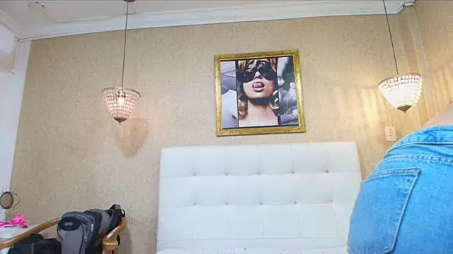 Orianasmith online show from April 13, 2026, 1:04 pm