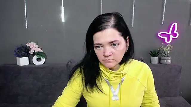 LauraFinn online show from March 25, 2026, 7:19 am