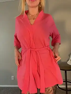 HotMilfNicole online show from April 15, 2026, 7:40 pm