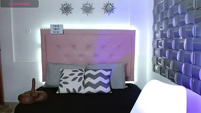 Kloe  watson online show from May 25, 2026, 9:24 pm