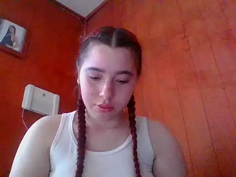 Annisof000 online show from April 16, 2026, 7:03 pm